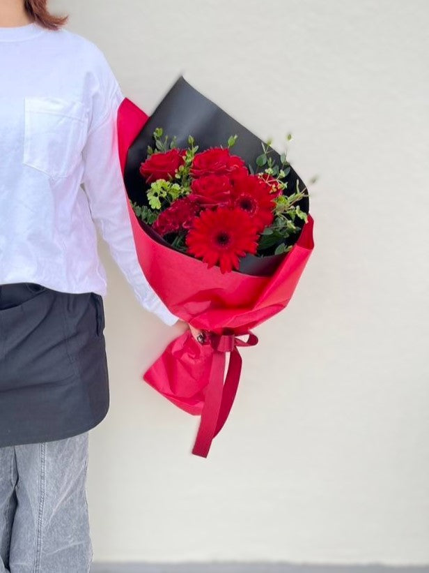 B-0555【還暦祝いにもおすすめ】赤系のお祝い花束