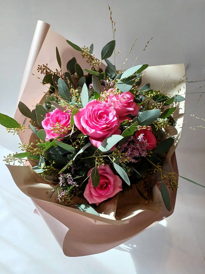 【販売停止】B-0701【そのままドライフラワー】バラとユーカリの花束