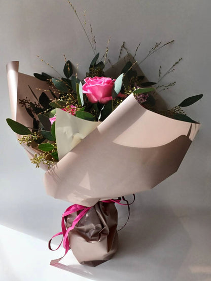 【販売停止】B-0701【そのままドライフラワー】バラとユーカリの花束