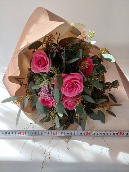 【販売停止】B-0701【そのままドライフラワー】バラとユーカリの花束