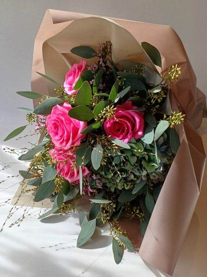 【販売停止】B-0701【そのままドライフラワー】バラとユーカリの花束