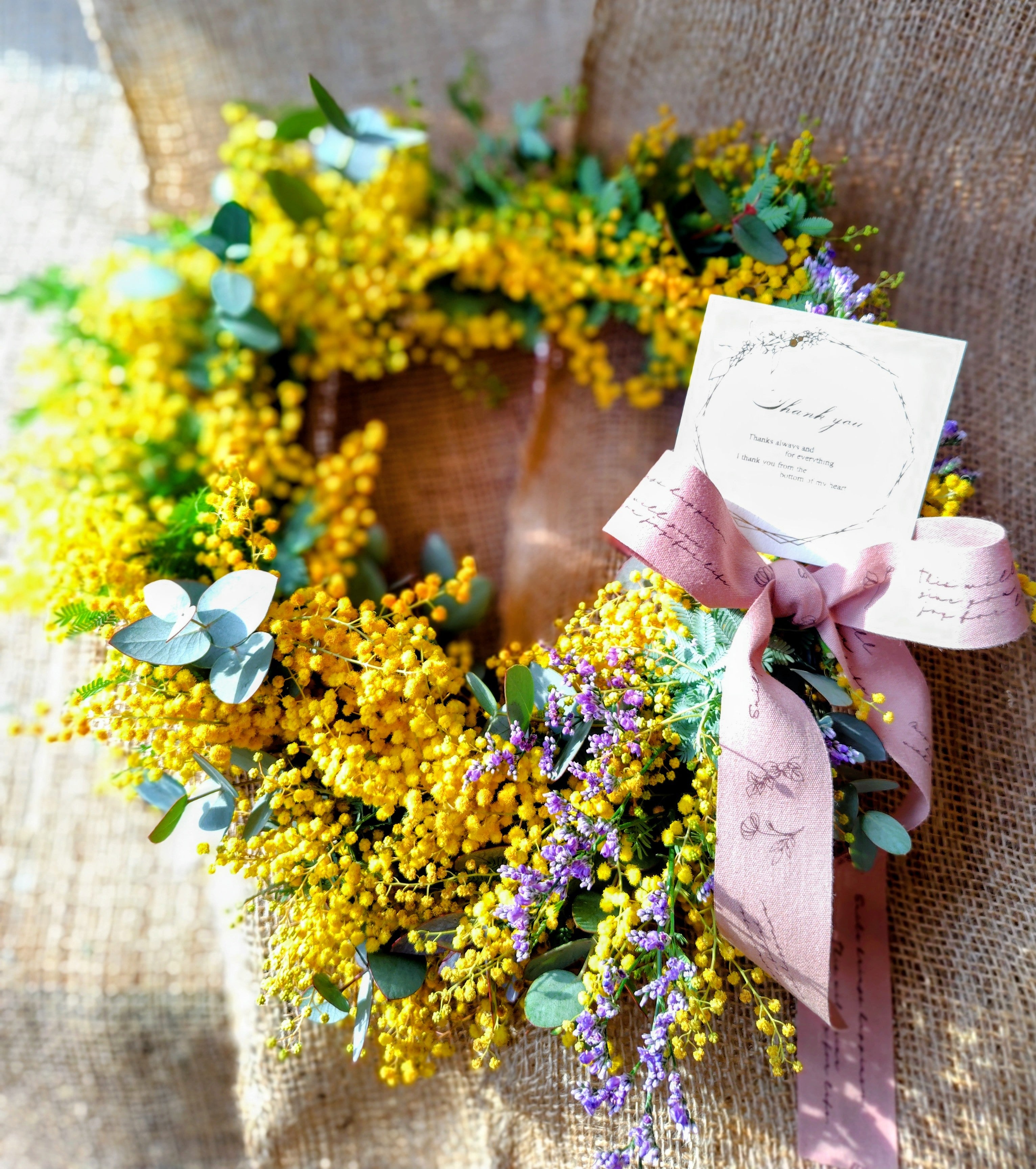 RG-601 【感謝を伝える春の贈り物】ミモザリース – 福岡・博多中洲花屋