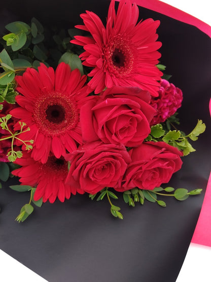 B-0555【還暦祝いにもおすすめ】赤系のお祝い花束