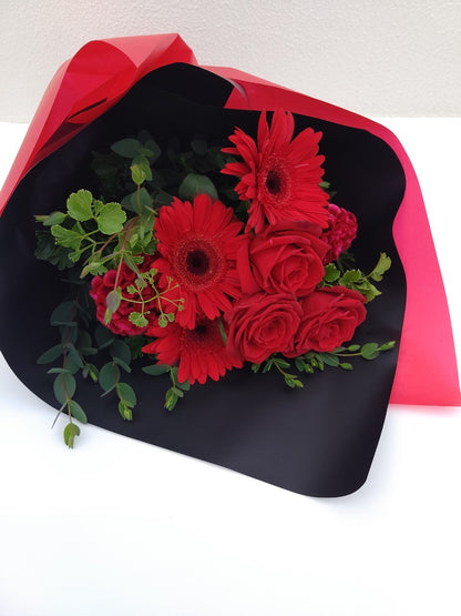 B-0555【還暦祝いにもおすすめ】赤系のお祝い花束