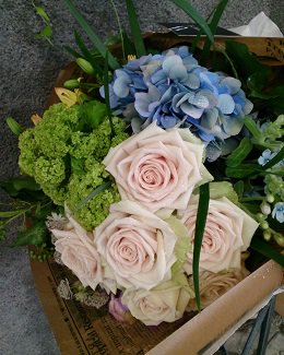 【販売停止】花束（季節の花おまかせ）【B-002】